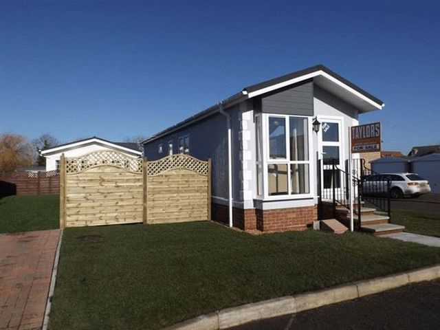  Image of 2 Bedroom Retirement Property  For Sale at Bedford Road Lower Stondon Henlow, SG16 6DU