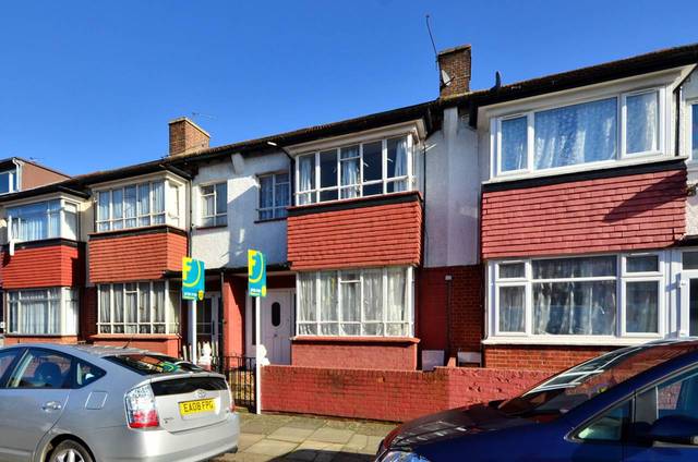  Image of 3 Bedroom Detached  To Rent at Totterdown Street  Tooting, SW17 8TE
