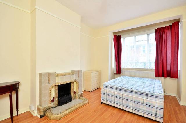  Image of 3 Bedroom Detached  To Rent at Totterdown Street  Tooting, SW17 8TE