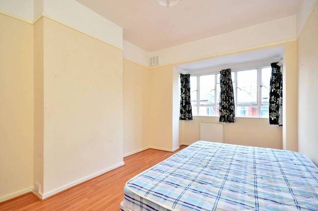  Image of 3 Bedroom Detached  To Rent at Totterdown Street  Tooting, SW17 8TE