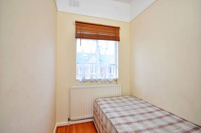  Image of 3 Bedroom Detached  To Rent at Totterdown Street  Tooting, SW17 8TE