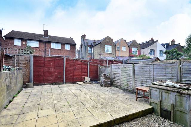  Image of 3 Bedroom Detached  To Rent at Totterdown Street  Tooting, SW17 8TE