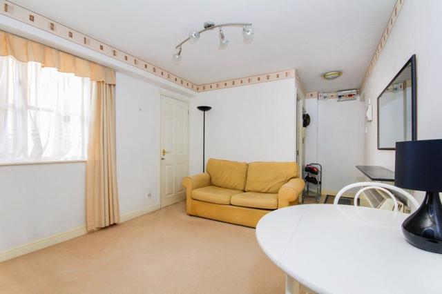  Image of Flat  For Sale at Transom Close  Surrey Quays, SE16 7FH