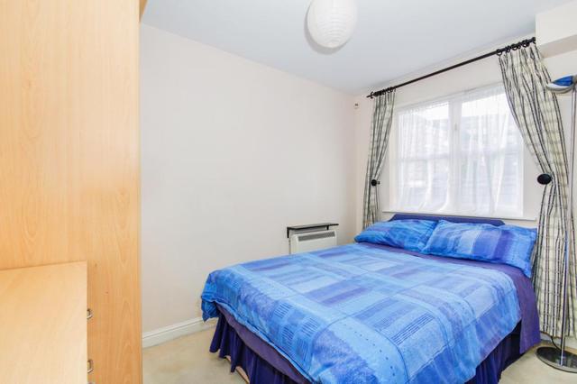  Image of Flat  For Sale at Transom Close  Surrey Quays, SE16 7FH