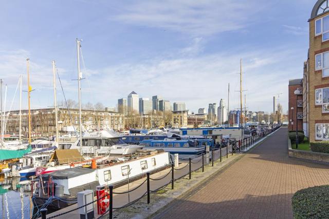  Image of Flat  For Sale at Transom Close  Surrey Quays, SE16 7FH