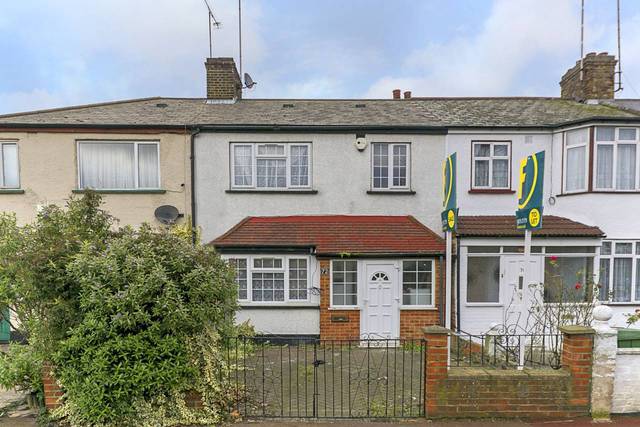  Image of 3 Bedroom Flat  To Rent at Tunnel Avenue  Greenwich, SE10 0SD