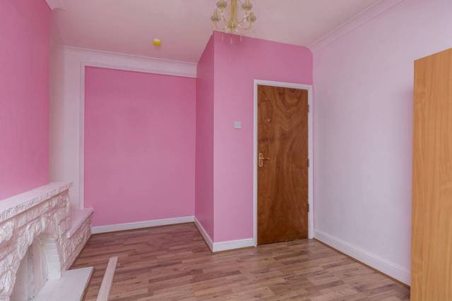  Image of 3 Bedroom Flat  To Rent at Tunnel Avenue  Greenwich, SE10 0SD