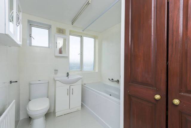  Image of 3 Bedroom Flat  To Rent at Tunnel Avenue  Greenwich, SE10 0SD