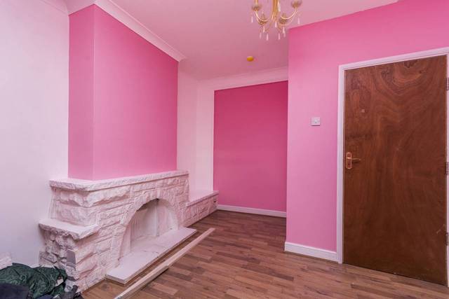  Image of 3 Bedroom Flat  To Rent at Tunnel Avenue  Greenwich, SE10 0SD