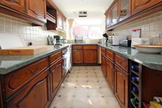 Image of 2 Bedroom Flat  For Sale at Twynham Road Southbourne Bournemouth, BH6 3EZ