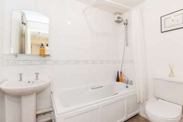  Image of 2 Bedroom Flat  For Sale at Transom Square  London, E14 3TQ