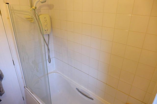 Image of 2 Bedroom Flat  To Rent at Abbeyhill Edinburgh Edinburgh, EH8 8HQ