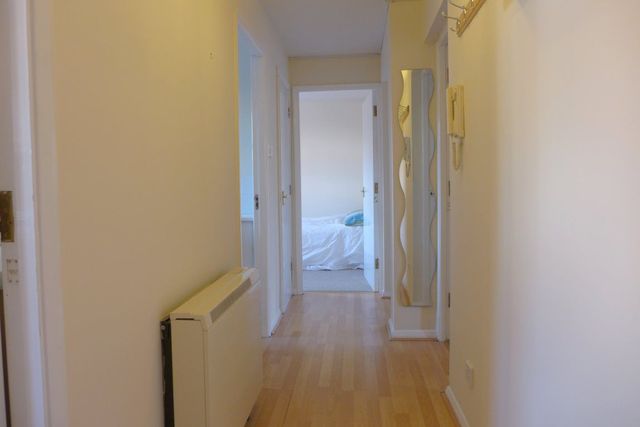  Image of 2 Bedroom Flat  To Rent at Abbeyhill Edinburgh Edinburgh, EH8 8HQ
