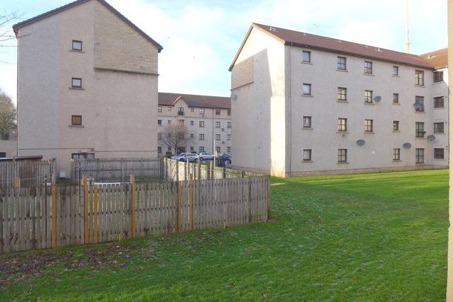  Image of 2 Bedroom Flat  To Rent at Abbeyhill Edinburgh Edinburgh, EH8 8HQ