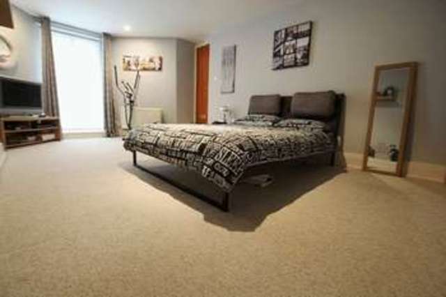  Image of 2 Bedroom Flat  For Sale at 33 Ullet Road  Liverpool, L17 3AS