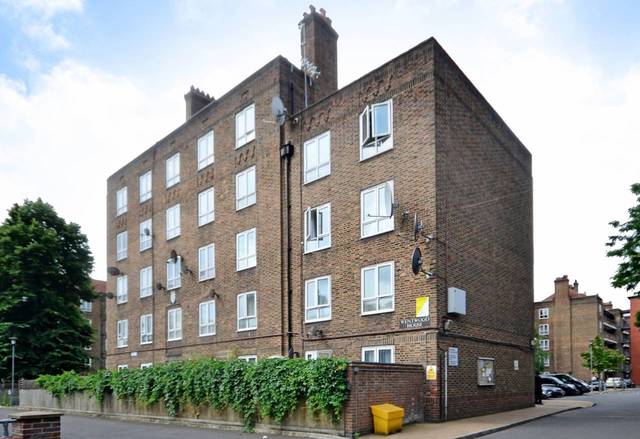  Image of 3 Bedroom Flat  For Sale at Upper Clapton Road  Upper Clapton, E5 9BZ