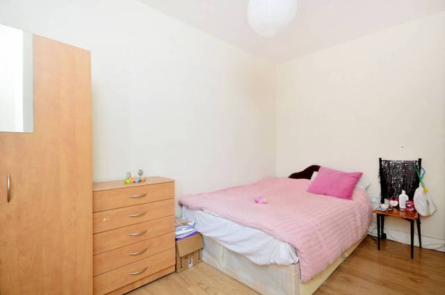  Image of 3 Bedroom Flat  For Sale at Upper Clapton Road  Upper Clapton, E5 9BZ