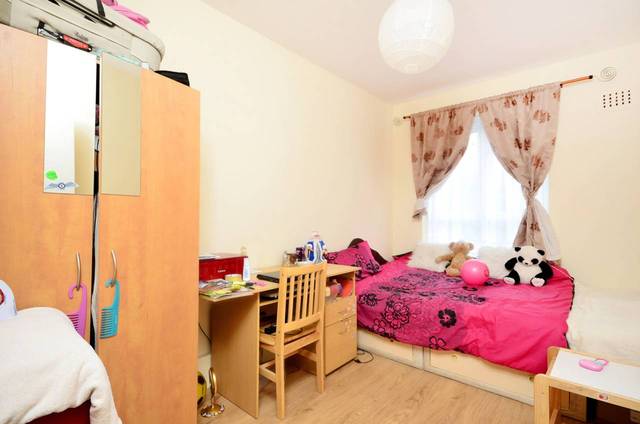  Image of 3 Bedroom Flat  For Sale at Upper Clapton Road  Upper Clapton, E5 9BZ