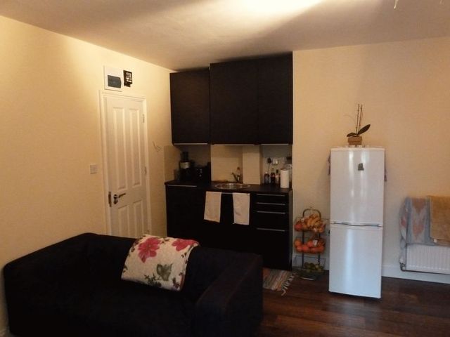  Image of Flat  To Rent at London, E17 3QG