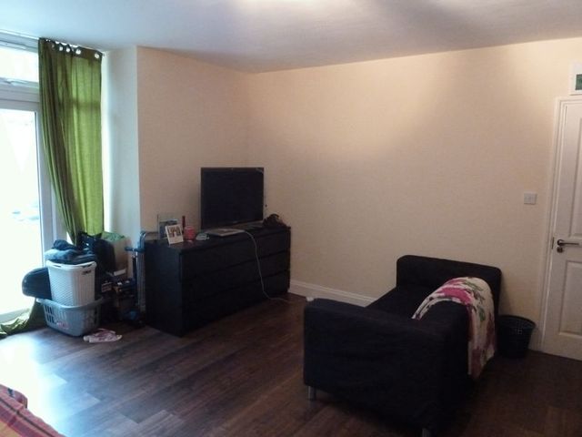  Image of Flat  To Rent at London, E17 3QG