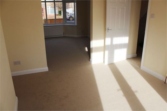  Image of 3 Bedroom Property  For Sale at Upper Weston Lane  Southampton, SO19 9HZ