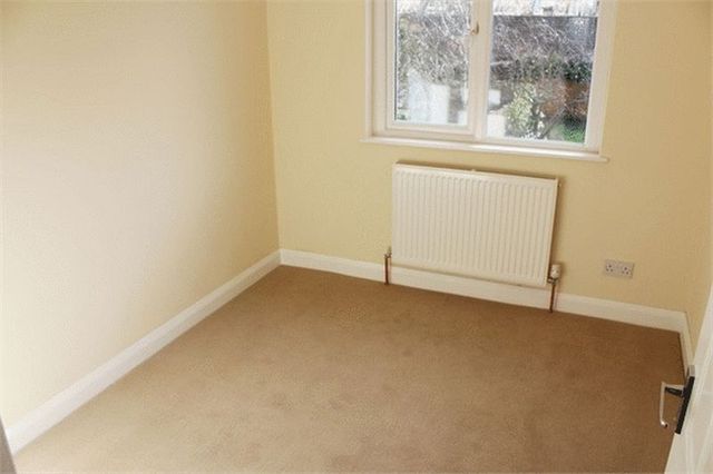  Image of 3 Bedroom Property  For Sale at Upper Weston Lane  Southampton, SO19 9HZ