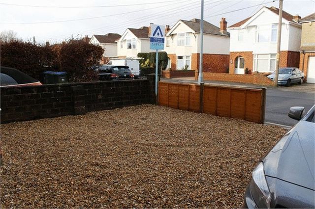  Image of 3 Bedroom Property  For Sale at Upper Weston Lane  Southampton, SO19 9HZ