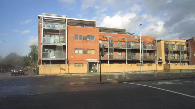  Image of 2 Bedroom Flat  To Rent at Middlesex  Hayes, UB4 8JB