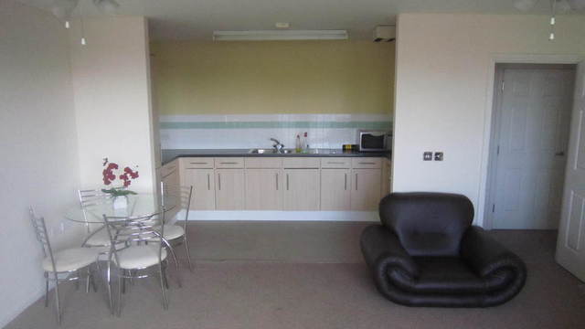  Image of 2 Bedroom Flat  To Rent at Middlesex  Hayes, UB4 8JB