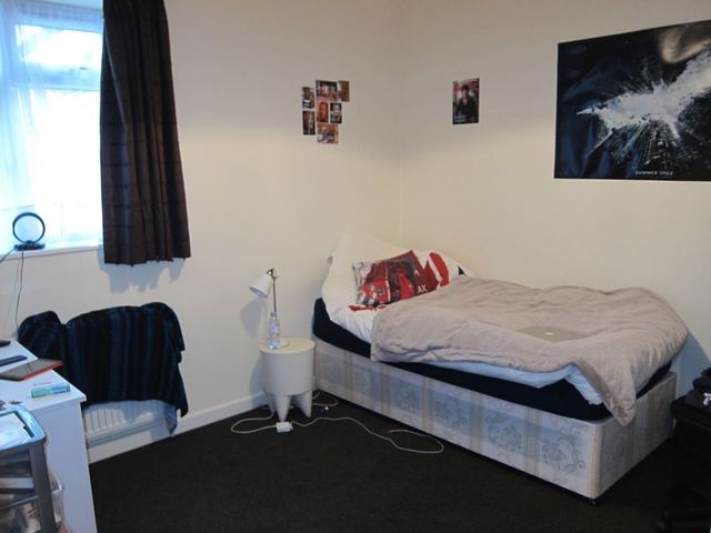  Image of 6 Bedroom Detached  To Rent at Vegal Crescent Englefield Green Egham, TW20 0PZ