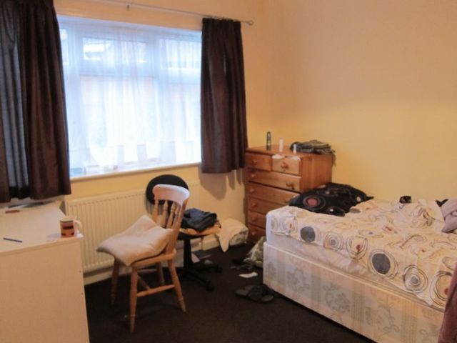  Image of 6 Bedroom Detached  To Rent at Vegal Crescent Englefield Green Egham, TW20 0PZ