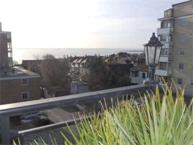  Image of 2 Bedroom Apartment  To Rent at Victor drive Leigh on sea Leigh-on-Sea, SS9 1PP