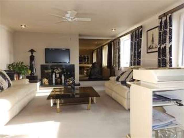  Image of 2 Bedroom Apartment  To Rent at Victor drive Leigh on sea Leigh-on-Sea, SS9 1PP