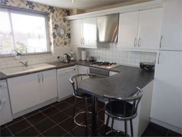  Image of 2 Bedroom Apartment  To Rent at Victor drive Leigh on sea Leigh-on-Sea, SS9 1PP