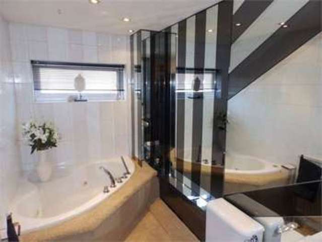  Image of 2 Bedroom Apartment  To Rent at Victor drive Leigh on sea Leigh-on-Sea, SS9 1PP