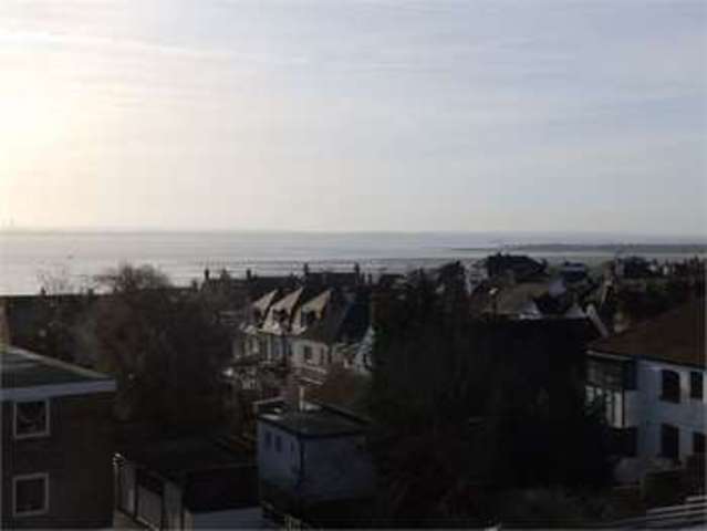  Image of 2 Bedroom Apartment  To Rent at Victor drive Leigh on sea Leigh-on-Sea, SS9 1PP