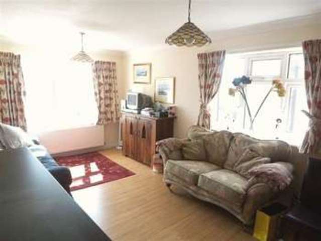  Image of 1 Bedroom Flat  To Rent at Victoria Street Englefield Green Egham, TW20 0QY