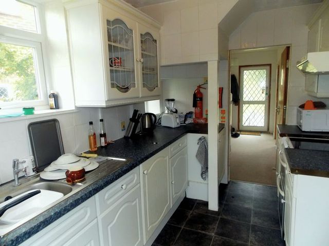  Image of 4 Bedroom Semi-Detached  To Rent at Violet Avenue  Uxbridge, UB8 3PP