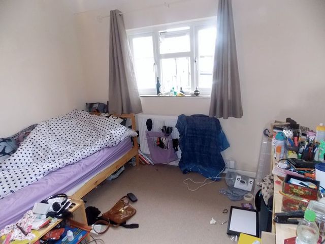  Image of 4 Bedroom Semi-Detached  To Rent at Violet Avenue  Uxbridge, UB8 3PP