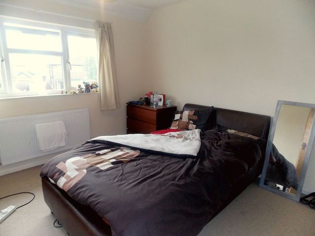  Image of 4 Bedroom Semi-Detached  To Rent at Violet Avenue  Uxbridge, UB8 3PP