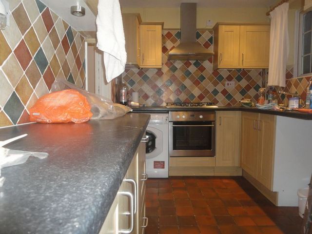  Image of 4 Bedroom Semi-Detached  To Rent at Violet Avenue  Uxbridge, UB8 3PP