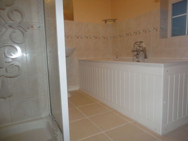  Image of 4 Bedroom Semi-Detached  To Rent at Violet Avenue  Uxbridge, UB8 3PP