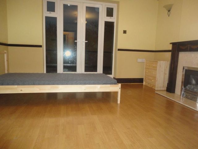  Image of 4 Bedroom Semi-Detached  To Rent at Violet Avenue  Uxbridge, UB8 3PP