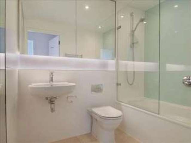  Image of 1 Bedroom Flat  To Rent at Walworth Road  London, SE1 6EH