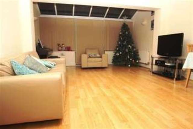  Image of 3 Bedroom Detached  To Rent at London, E11 1QN