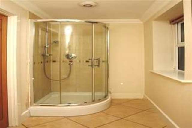  Image of 3 Bedroom Detached  To Rent at London, E11 1QN