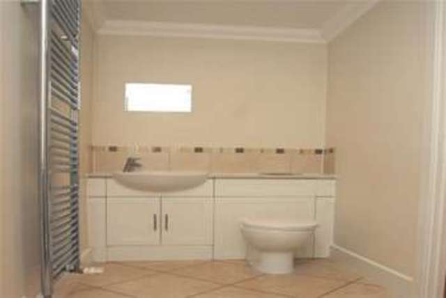  Image of 3 Bedroom Detached  To Rent at London, E11 1QN
