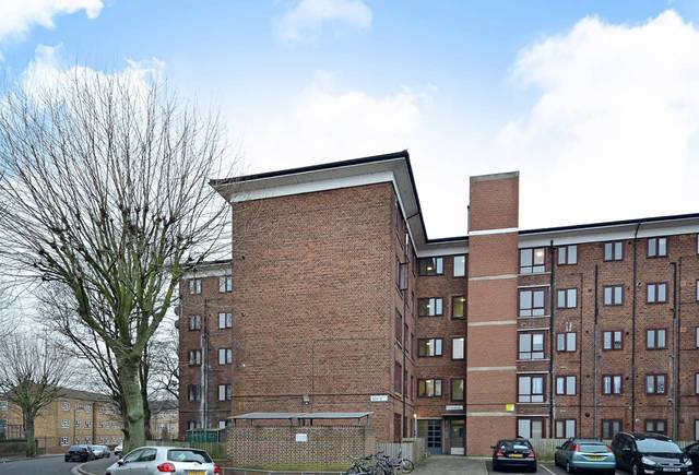  Image of 2 Bedroom Flat  For Sale at Warwick Grove  Hackney, E5 9JE