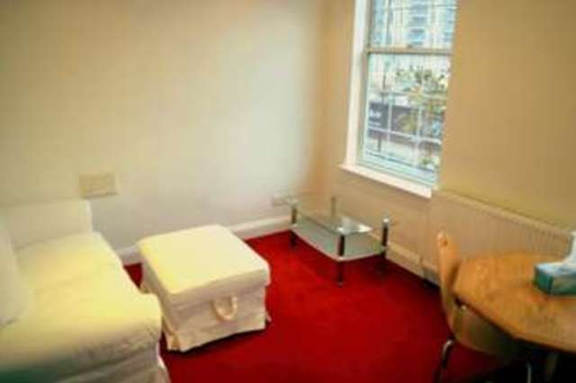  Image of 1 Bedroom Flat  To Rent at Warwick Road  London, W14 8PS