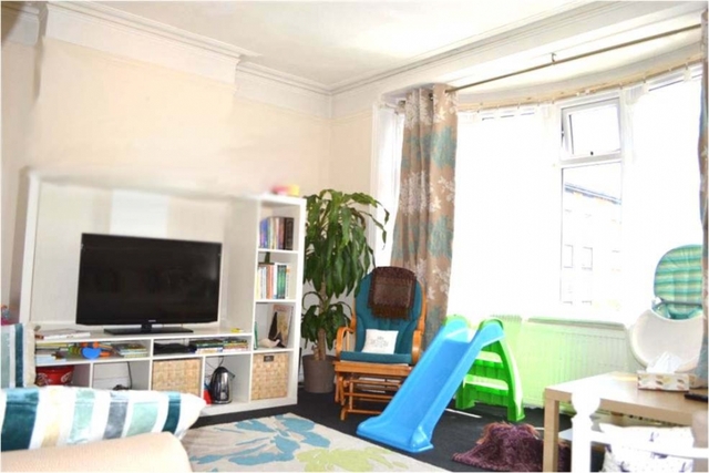  Image of 2 Bedroom Flat  For Sale at Thornton Heath, CR7 7NH